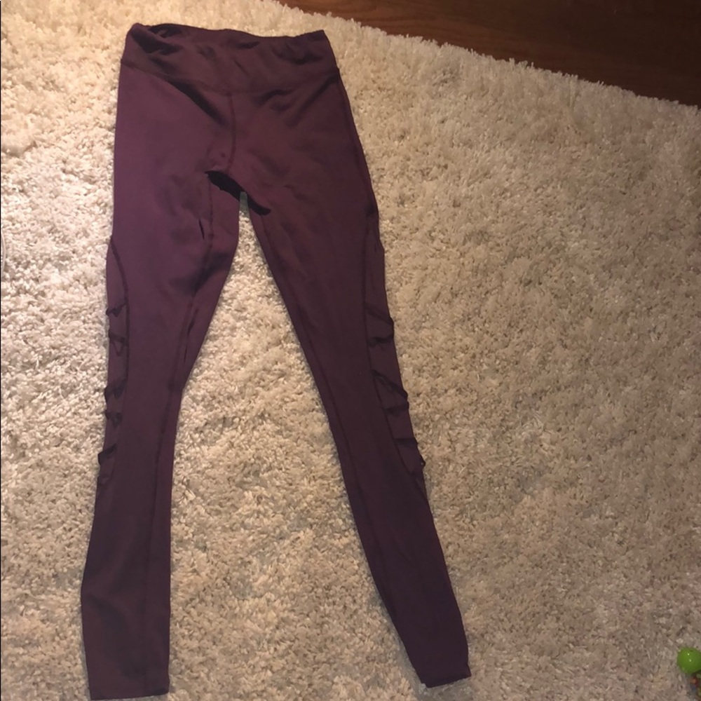 Comfortable mesh maroon leggings